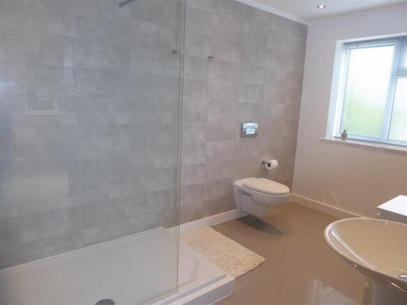 EN SUITE SHOWER ROOM