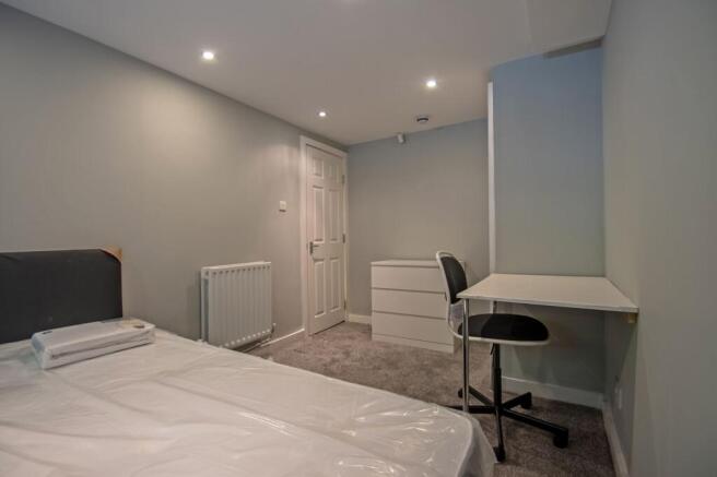 6 bed Terraced to rent Image 4