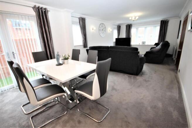 Lounge/dining room