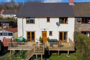 17, Ael-y-bryn Terrace, Newbridge, Treowen NP11 3DG