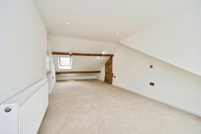 4 bed Semi-Detached for sale Image 10