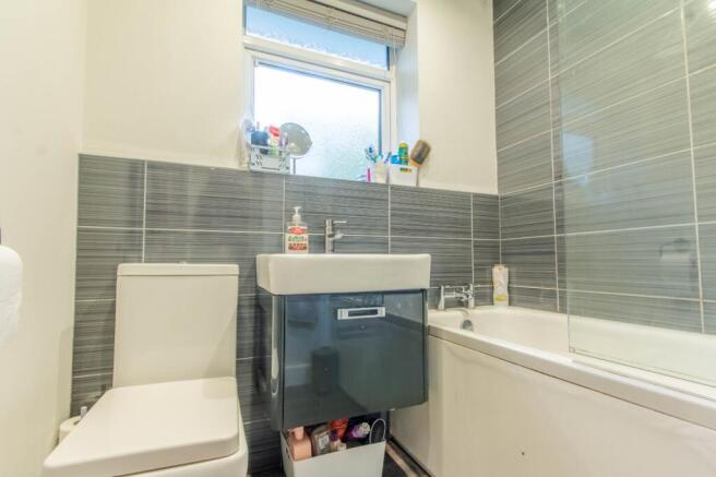 4 bed Semi-Detached for sale Image 6