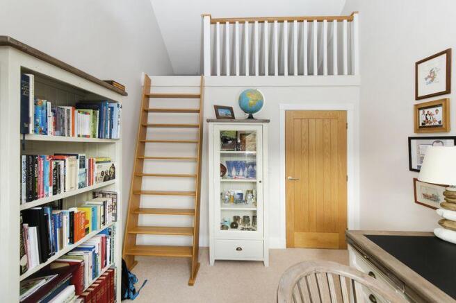 Study / Bedroom 5