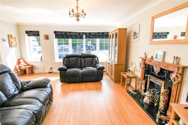 4 bed Detached for sale Image 10