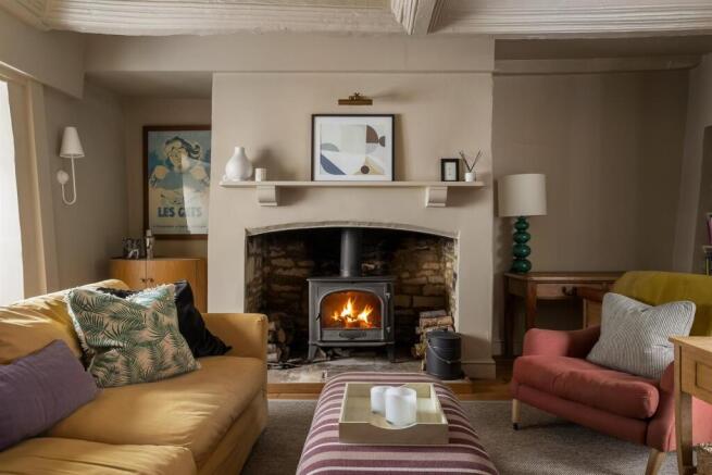 21 - Dairy Cottage - GL7 5JX - Web.jpg