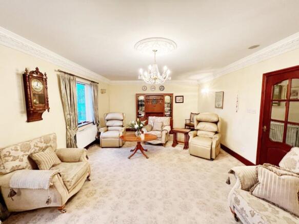 Lounge pic 6.jpg