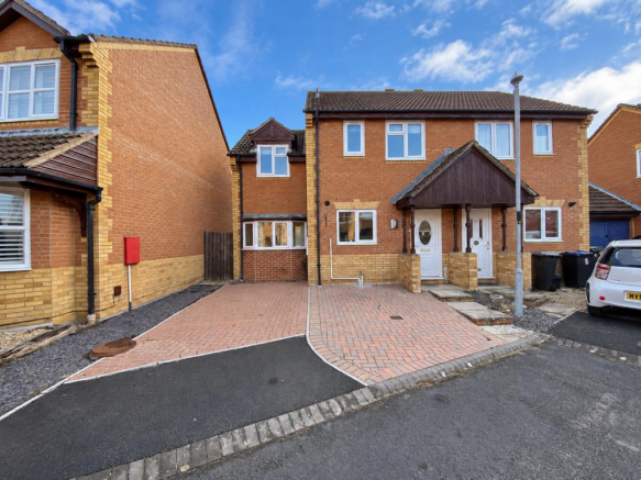 3-bed semi-detached on 7, Foxglove Close, Melksham, £280,000