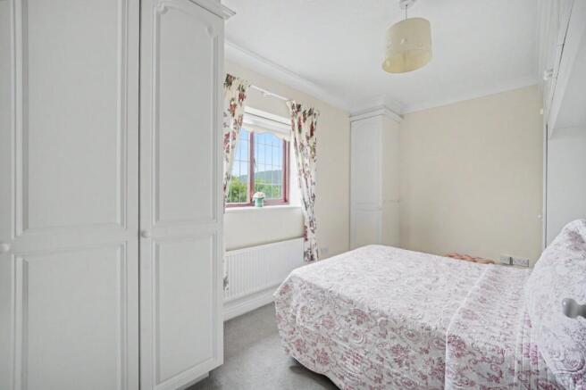 5 bed Detached for sale Image 12