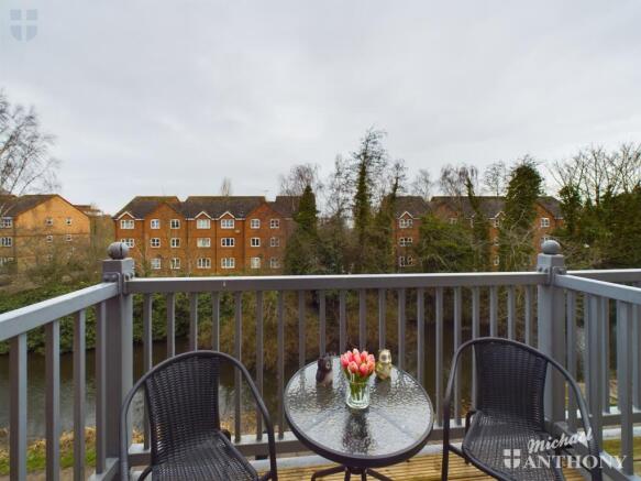 CAM03218G0-PR0543-STILL011