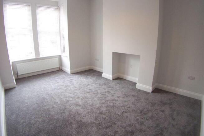 4 bed Semi-Detached to rent Image 6