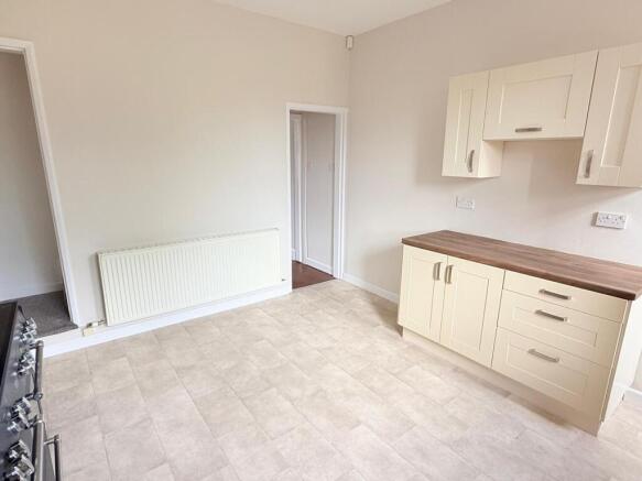 3 bed Terraced to rent Image 8