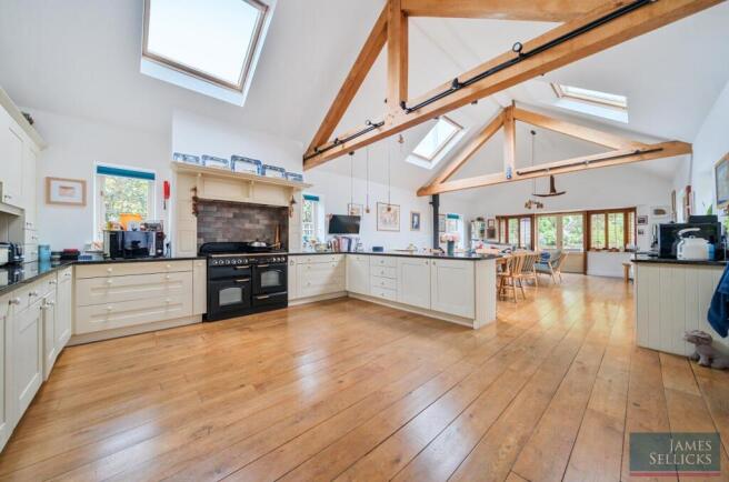 Stunning open plan dining kitchen