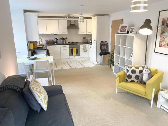 OPEN PLAN LOUNGE / DINER / KITCHEN