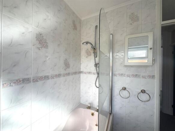 bathroom (1).JPG