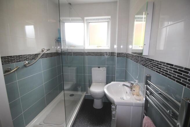 SHOWER ROOM / WC