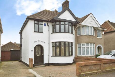 Oval Road South, Dagenham, RM10