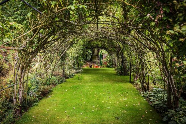 house. estate agency Cranleigh Barhatch Farm