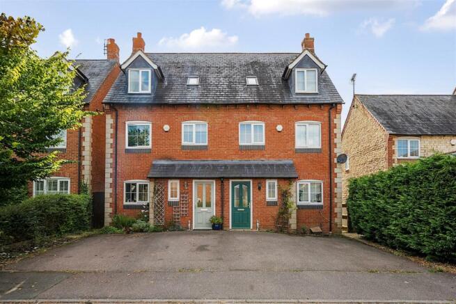 8 The Old Woodyard, Silverstone