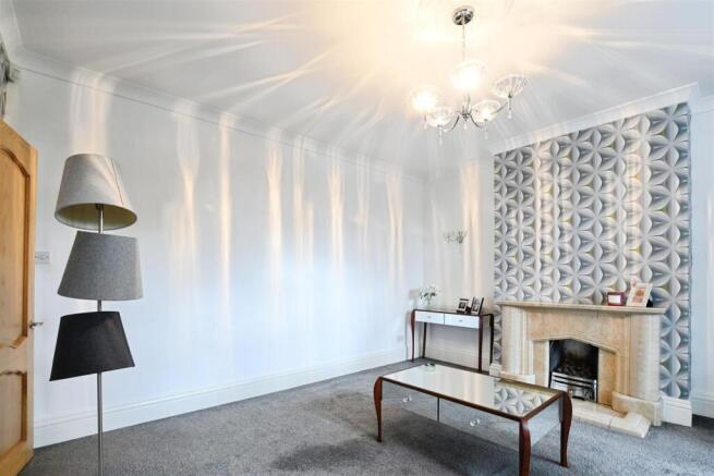 5 bed Semi-Detached for sale Image 7