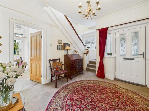 5 bed Semi-Detached for sale Image 5