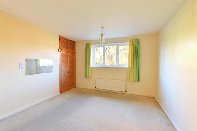 5 bed Detached for sale Image 10