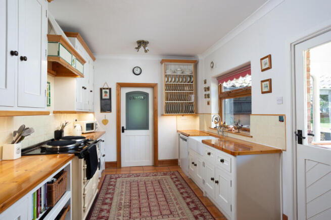 6 bed Detached for sale Image 5