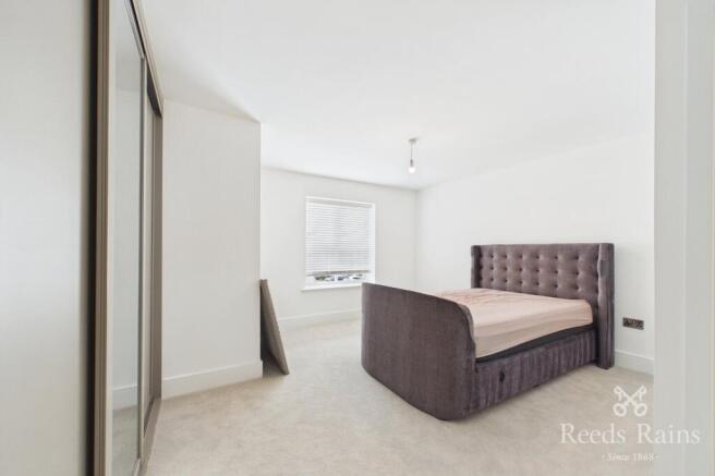 5 bed Detached for sale Image 11