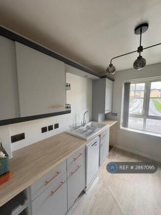 3 bed Flat to rent Image 7