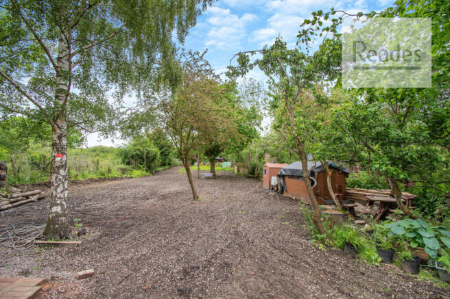 Garden to side