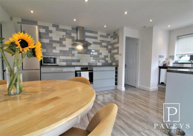 KITCHEN DINER