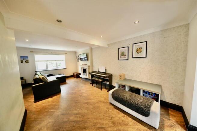 3 bed Detached for sale Image 5