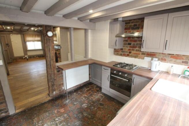 FITTED KITCHEN