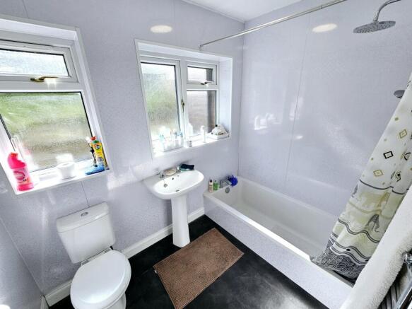 2 bed Flat for sale Image 8