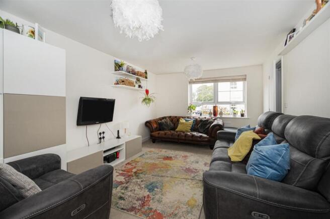 4 bed Detached for sale Image 7