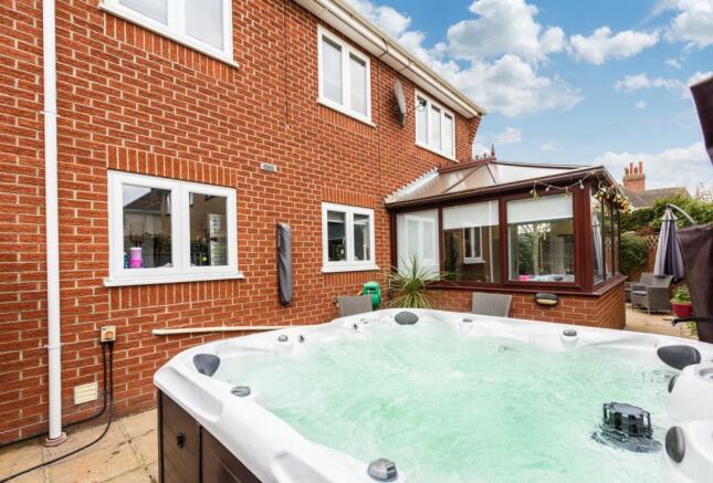 HOT TUB