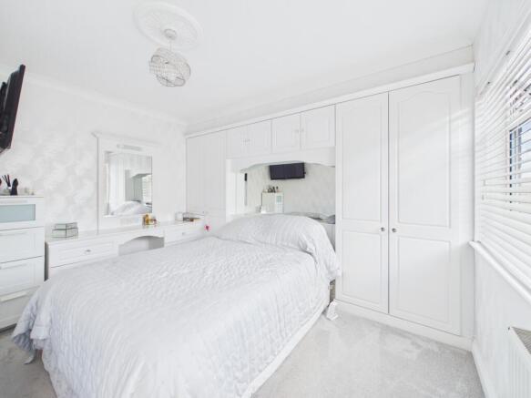 3 bed Terraced for sale Image 9
