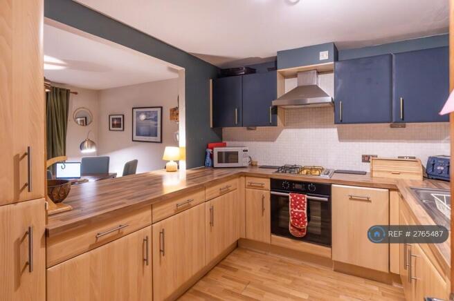 Kitchen w/Breakfast Bar