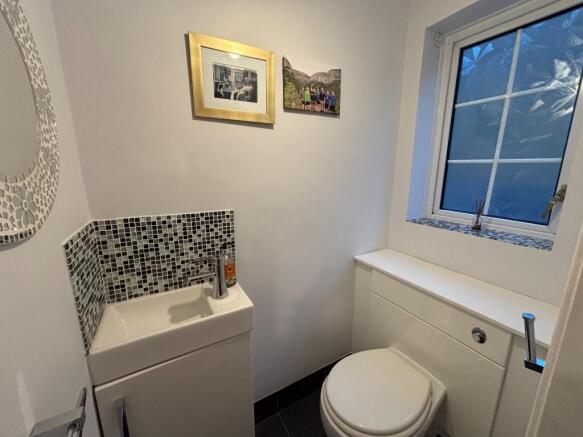 4 bed Detached for sale Image 10