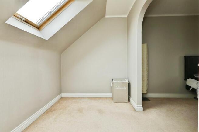 4 bed Terraced for sale Image 11