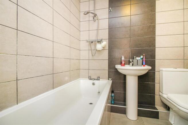 ,bathroom_1.jpg