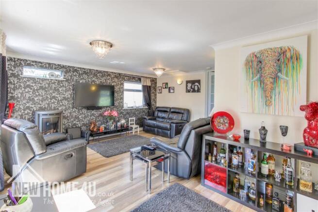 LOUNGE: