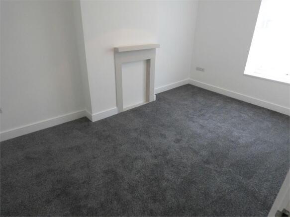 2 bed Flat to rent Image 5