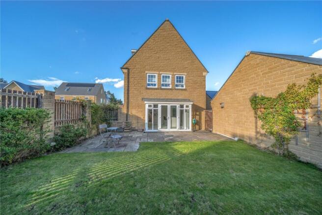 5 bed Detached for sale Image 9