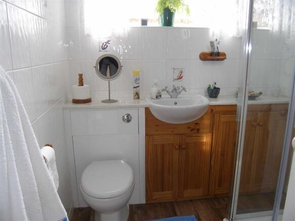 SHOWER ROOM: