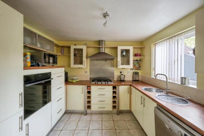 4 bed Detached for sale Image 10