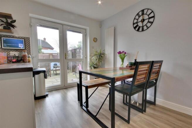 4 bed Semi-Detached for sale Image 7