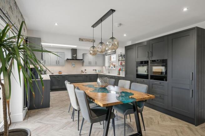 Kitchen/ Dining Area