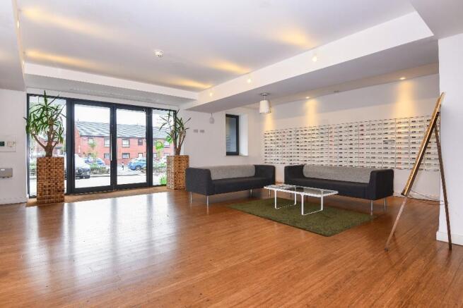 3 bed Apartment to rent Image 12