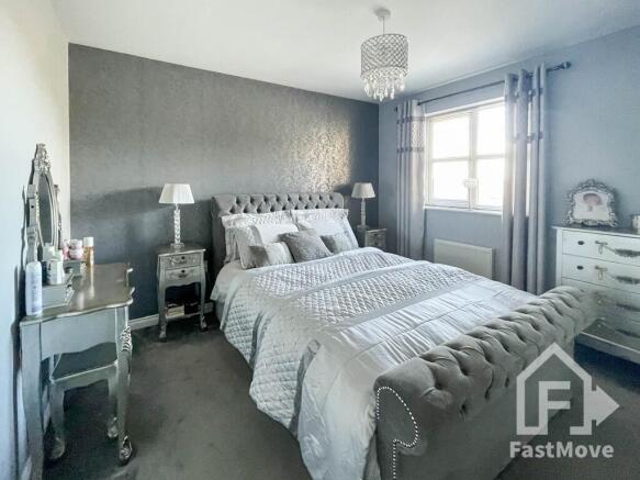 4 bed Link Detached House for sale Image 12