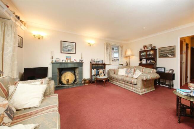 Living Room3.jpg